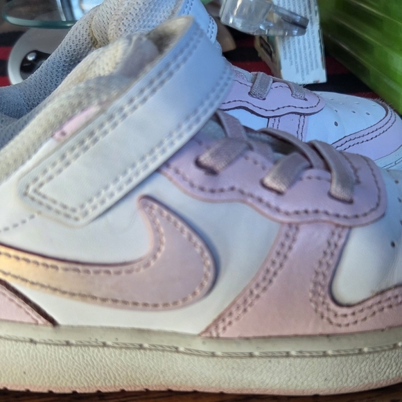 Nike Girls Court Borough Low Size 9C Pink White Shoes Slip On - Picture 2 of 9